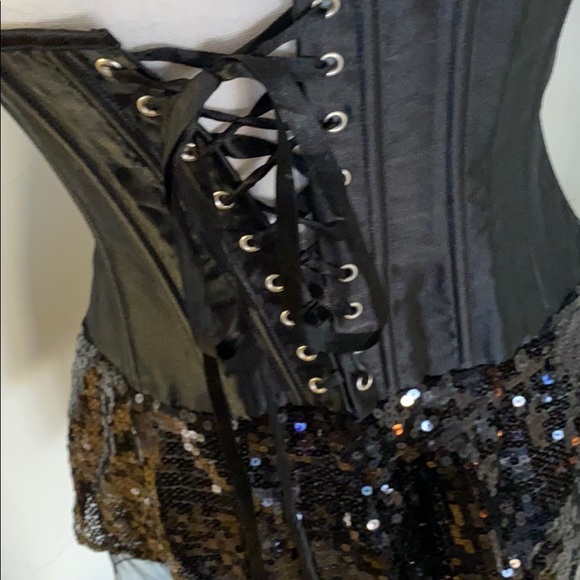 Black corset with sequined skirt and black roses - Picture 6 of 6